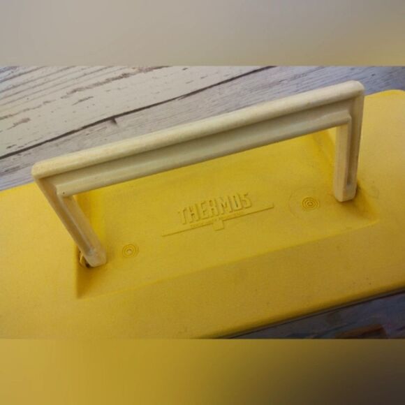 Bugs Bunny & Friends Vintage Lunch Box Warner Brothers Yellow - Picture 9 of 14